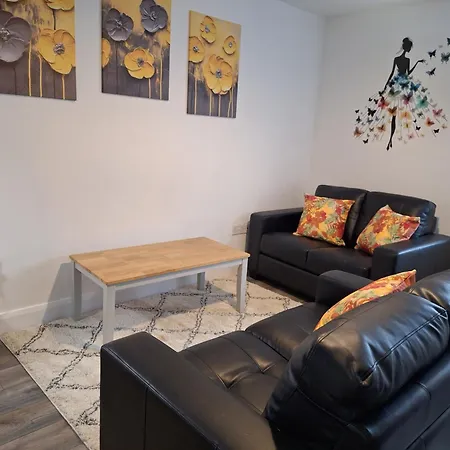 The Yellow Door Apartman *