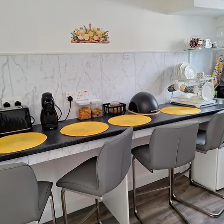 The Yellow Door Apartman