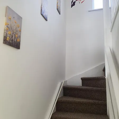 The Yellow Door Apartman